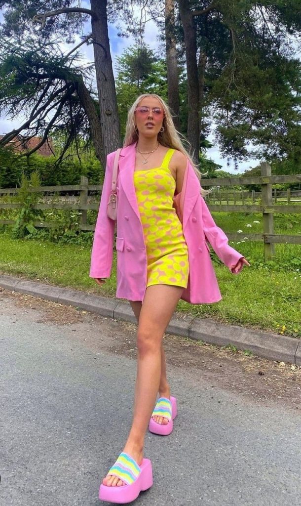2024 Spring Outfit Colors: Vibrant Ideas for Family Photo Fashion