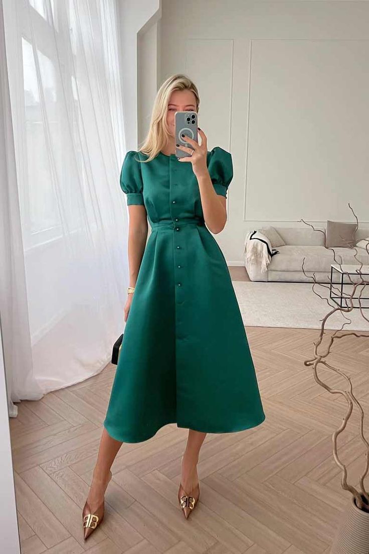 2024 Midi Dress Trends: Blend of Elegance, Comfort & Style