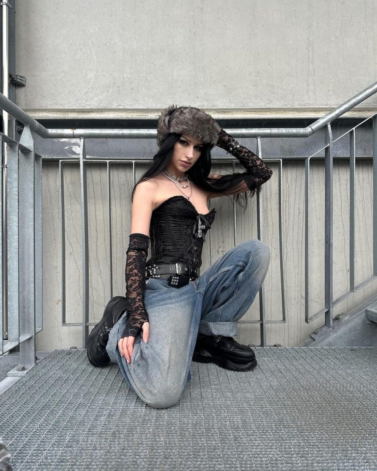 21 Y3K Outfits Ideas to Impress: Futuristic Aesthetics & Stylish Trends