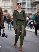 28 Chic Pants Outfits Ideas 2025 Women S Styles Leather Corduroy Trends Pants Outfits Ideas 2025 5 150x200